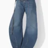 De blå jeansen med rem