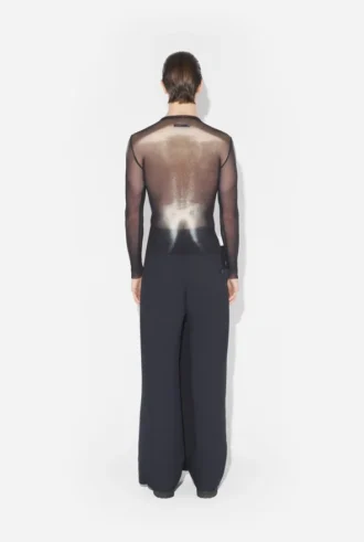 Den silverfärgade Body Dust-Topparen