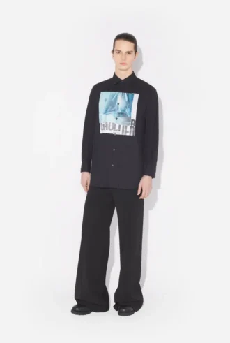 Den svarta oversized-skjortan Water